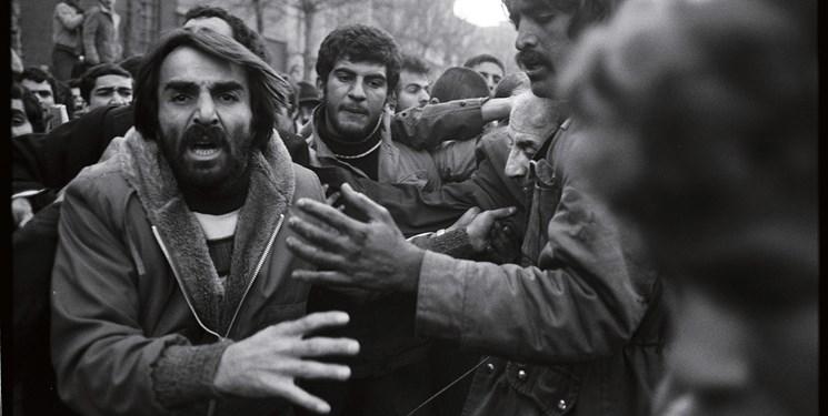 پشت به دشمن مکن ای مجاهد!