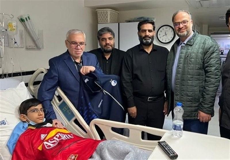 عیادت معاون بنیاد شهید از بازمانده خانواده ۹ شهید حمله تروریستی کرمان
