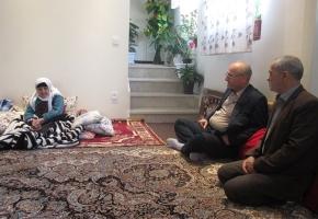 همه‌ی مردم وام‌دار خانواده‌های شهدا هستند