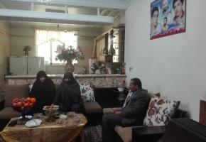 دیدار رییس بنیاد شهید و امور ایثارگران شهرستان ورامین با مادر شهیدان امامی