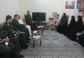 خانواده شهدا فقط با اعتقاد و ایمان، مقاومت کردند