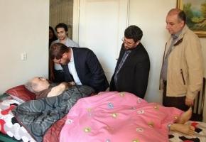 والدین شهدا چهره‌های ماندگار تاریخ کشورمان هستند