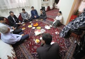 ازخانواده شهیدان امیر علی، عباس ومحسن حسنی تقد یر شد