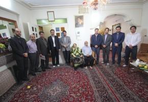 ازخانواده معلم شهید محمد خالوئی تقد یر شد