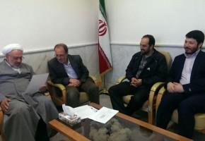 شهدا ستون های راست قامت انقلاب هستند