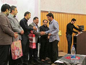 از خانواده اولین شهید دانشجو مدافع حرم بهبهان تقدیر شد