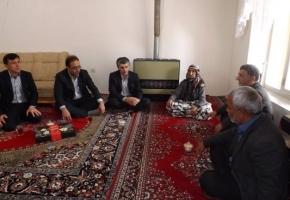 شهدا معلمان نمونه جامعه هستند