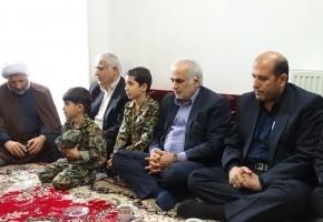 دیدار مسئولان استاني با خانواده هاي معظم شهداي مدافع حرم