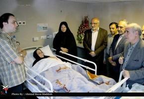 عیادت مسئولان فارس از همسر شهید بابایی در شیراز