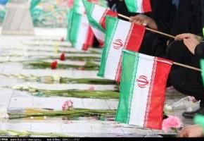 شهدا و خانواده های آنان افتخار ملت ایران هستند