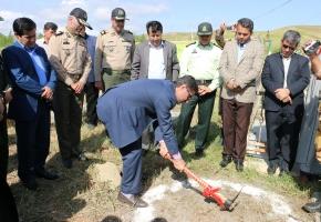کلنگ زنی یادمان شهدا در روستای قلعه برزند شهرستان گرمی