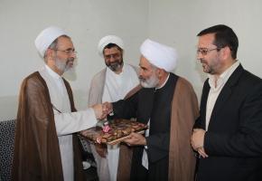 خدمت به خاندان مکرم شهدا افتخار است