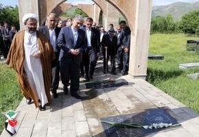 بزرگداشت ایثارگران برای حفظ روحیه انقلابی، ضروری است