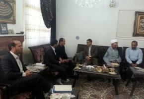 خانواده‌های شهدا روشنی بخش جامعه هستند