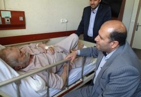 مراقبت و رسيدگي به امور درمانی والدين شهدا وظيفه همه ماست