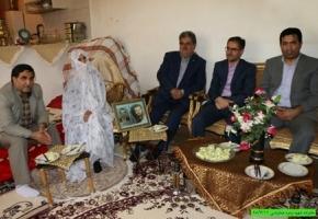 دیدار مدیرکل بنیاد و رئیس بانک دی با خانواده های شاهد در اردبیل