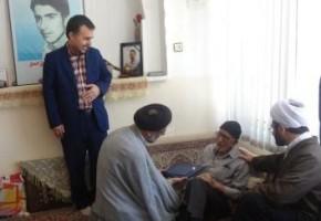 خانواده شهدا الگوی ما هستند