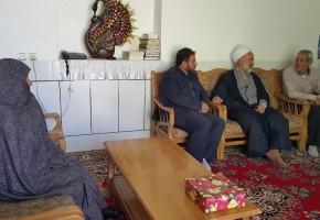 دیدار مسئولین با خانواده‌های شاهد و ایثارگر شهر عسکران