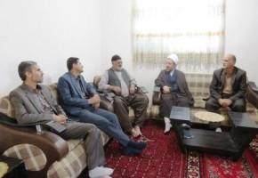 خانواده شهدا نور چشم جامعه هستند