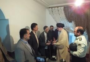 پدران و مادران شهدا مستجاب الدعوه هستند