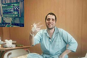 عیادت رئیس بنیاد شهید از فرزند شهید دادمان