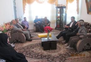 تجليل و تكريم مسئولين از والدين شهيدان معظم حجازي