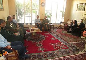 دیدار جمعی از خلبانان با مادر شهید دوران