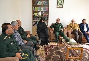 رزمندگان هشت سال دفاع مقدس آینه تمام نمای ایثار و شهادت هستند