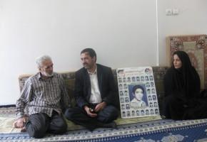 دیدار با خانواده شهدا برکات بسیاری به همراه دارد