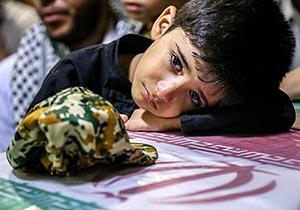 پسرم می‌خواهد مثل پدر شهیدش قهرمان شود