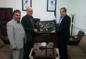 خانواده شهدا و ایثارگران حق بزرگی بر گردن ما دارند