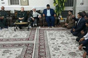 دیدار سردار صفوی با خانواده‌ای با چهار شهید