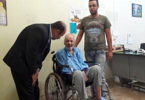 دیدار با خانواده های شهدا سرلوحه امور مسئولان باشد