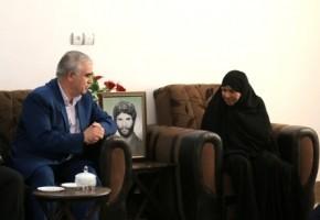 خانواده های معظم شهدا به جامعه عزت بخشیدند