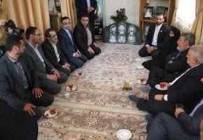 دیدار با ایثارگران موجب روحیه مضاعف مسئولین می شود