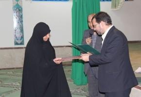 خانواده شهدا و ایثارگران چشم و چراغ ملت هستند