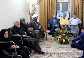 دیدار مدیرکل بنیاد خوزستان با خانواده شهید مدافع حرم