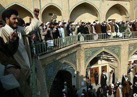 قرآن‌ها را سوزاندند و لباس‌ها را پاره کردند