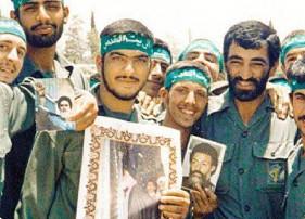 دلش می خواست برود قم یا نجف درس طلبگی بخواند