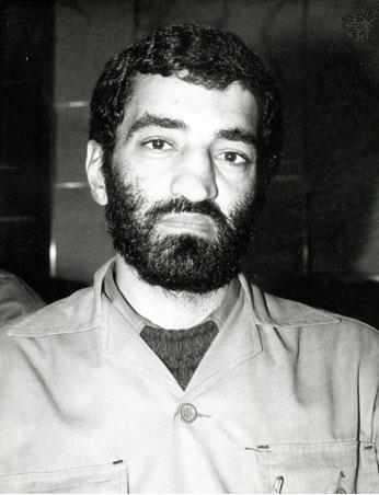 برخی برخلاف واقع حاج احمد را فردی خشن معرفی می‌کنند