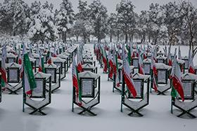 جمع شهدا در اینجا جمع است