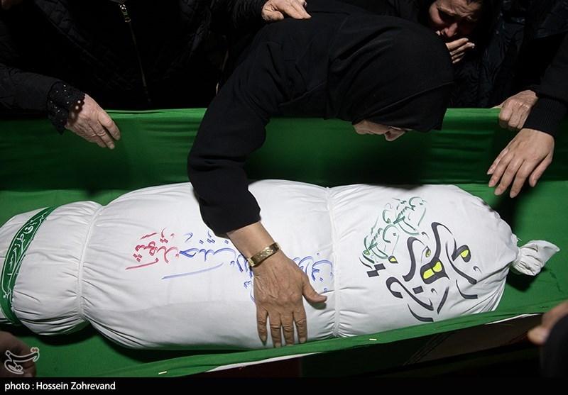 زیر تابوت شهدای گمنام را گرفته و می‌گفتم: شاید تو حبیب من باشی