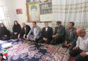 والدين شهدا گنجينه هاي ماندگار انقلاب اسلامي هستند