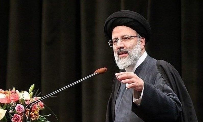 مقاومت کنیم دشمن عقب‌نشینی می‌کند/ مسئولان وصایای شهدا را نصب العین قرار دهند