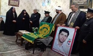 حضور خادمان حرم رضوی در منزل شهید «سید نور خداموسوی»
