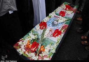  مادر شهید نوبخت به فرزند شهیدش پیوست