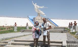 حضور دو ایرانگرد دوچرخه‌سوار در مرکز فرهنگی و موزه دفاع مقدس همدان