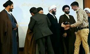 خانواده روحانی شهید «عباس آزادی» تجلیل شد