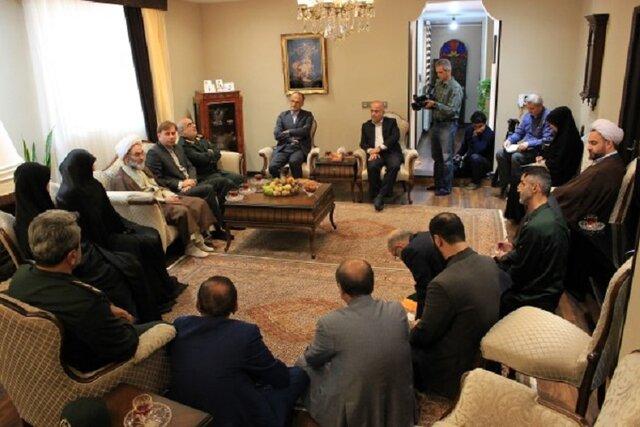 دیدار نماینده ولی فقیه گیلان با خانواده شهید قلی پور