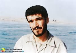 سردار عاشورایی ایستاده در مجنون